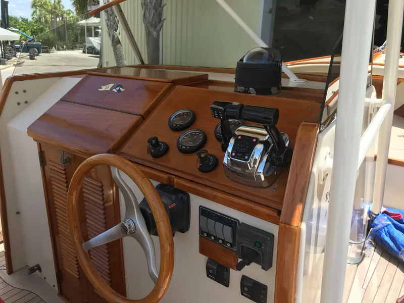 Slide: The Image of Padebco V27 Center Console 2003 - 10