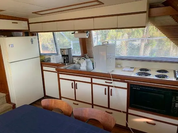 Slide: The Image of Gulfstar 44 Motor Yacht 1985 - 7