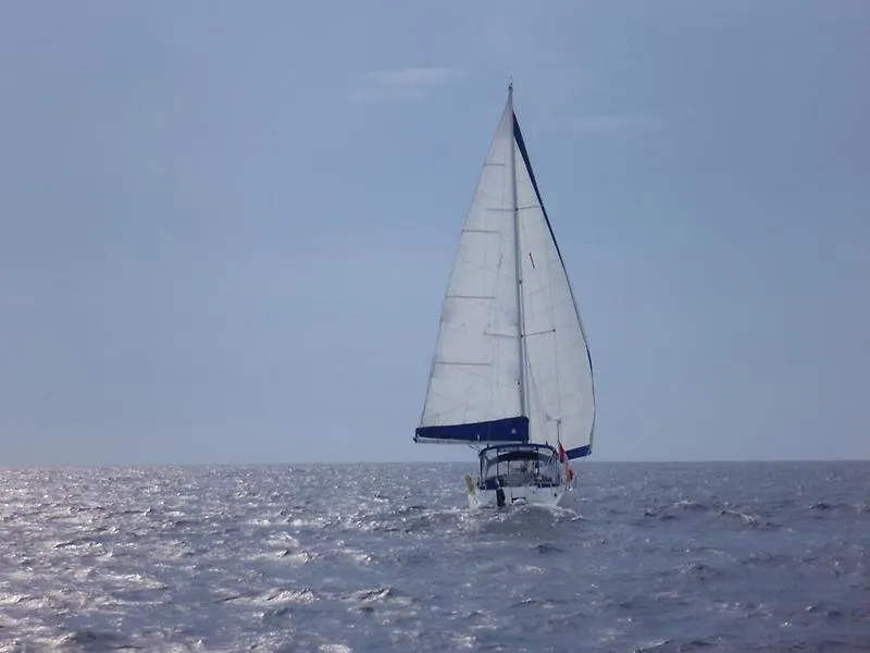 Slide: The Image of Beneteau 411 2000 - 10