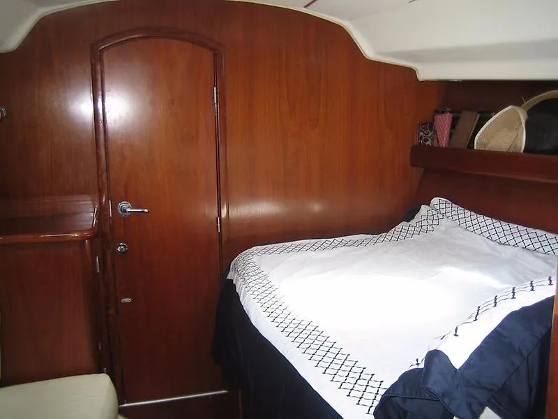 Slide: The Image of Beneteau 411 2000 - 11