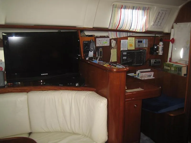 Slide: The Image of Beneteau 411 2000 - 6