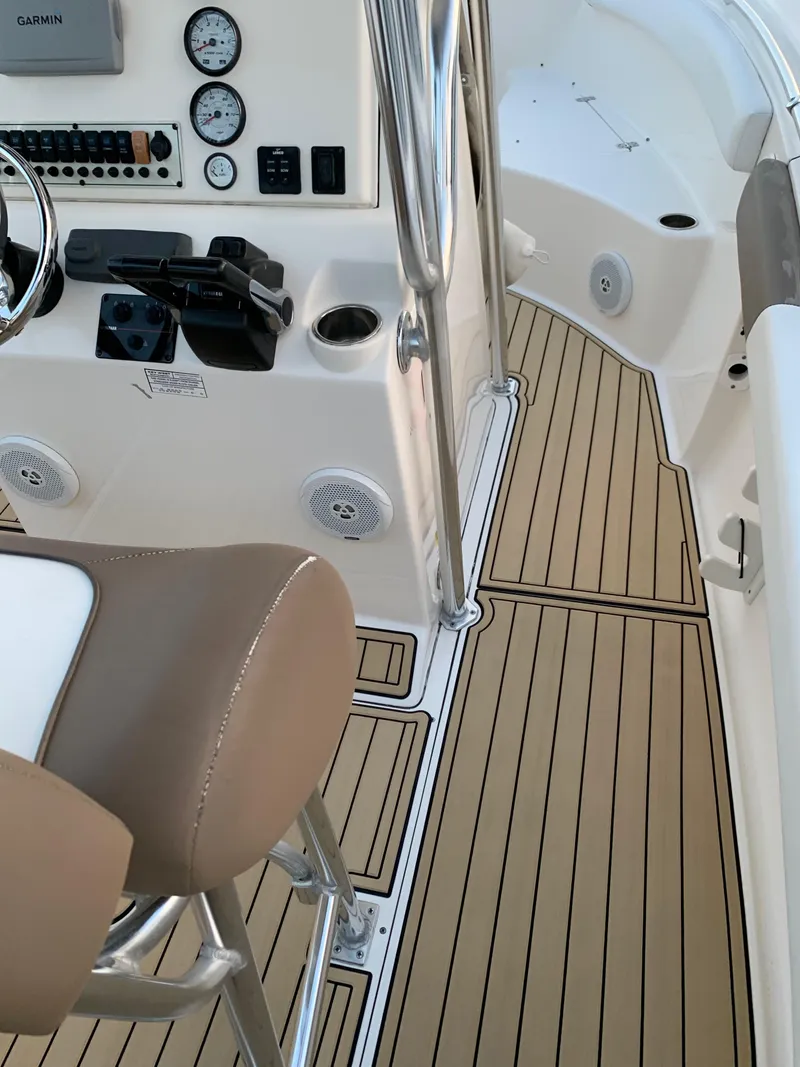 Slide: The Image of Key West 244 Center Console 2012 - 6