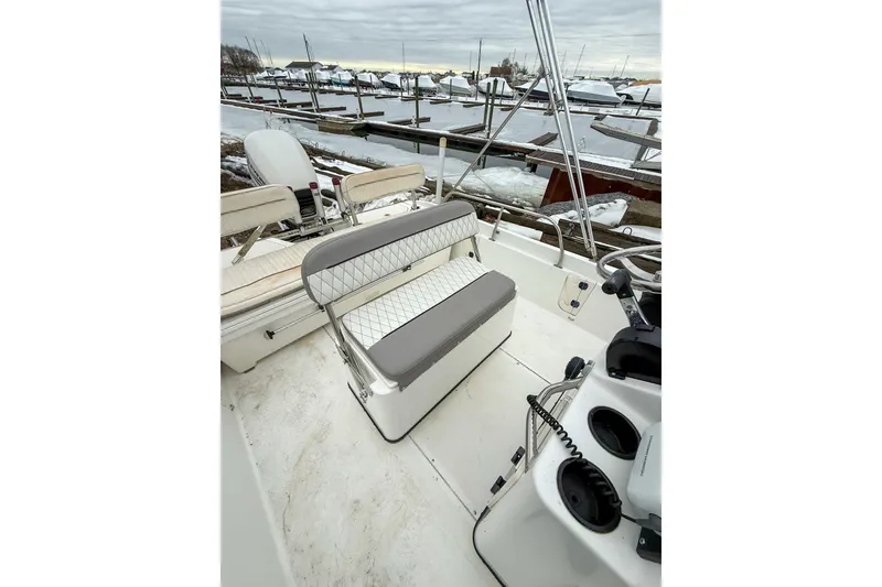 Slide: The Image of 1999 Boston Whaler 18 Dauntless boat interior with seating and control panel. - 8