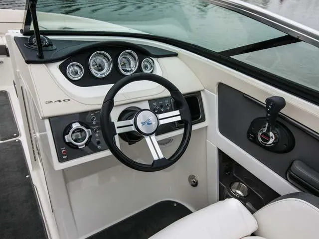 Slide: The Image of Sea Ray Sundeck Outboard 240 2014 - 5