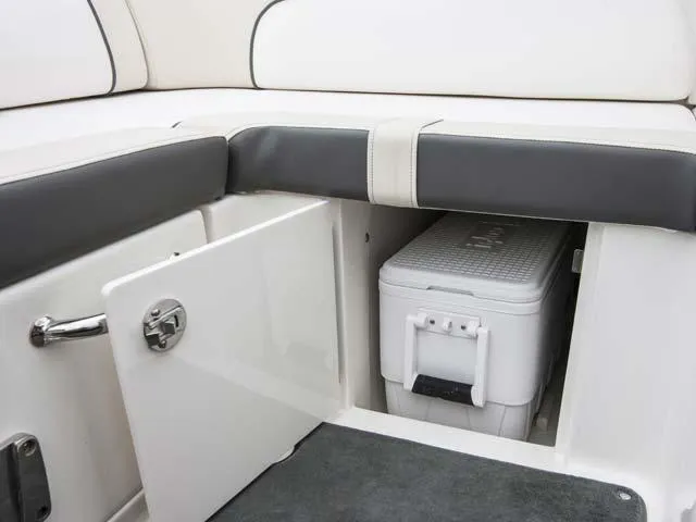 Slide: The Image of Sea Ray Sundeck Outboard 240 2014 - 7