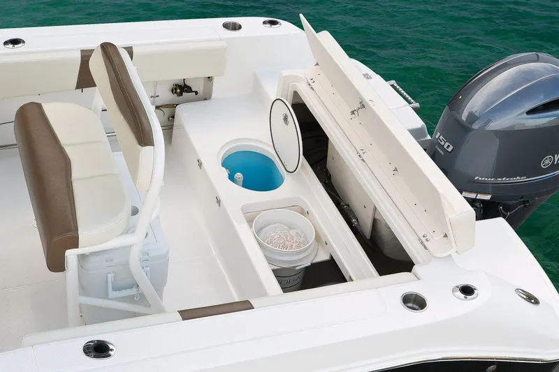 Slide: The Image of Robalo R200ES 2017 - 11
