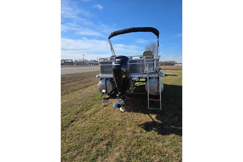 Slide: The Image of 2024 Sun Tracker Fishin' Barge 20 DLX pontoon boat on grassy field. - 52