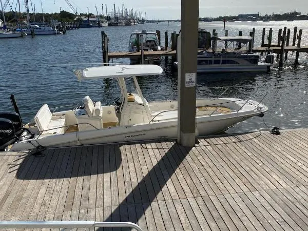Slide: The Image of Boston Whaler 270 Dauntless 2014 - 2