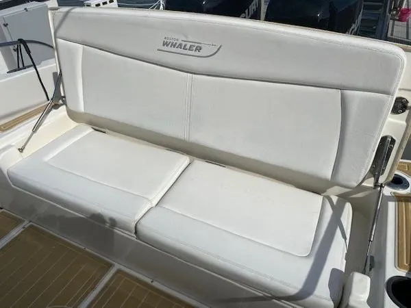 Slide: The Image of Boston Whaler 270 Dauntless 2014 - 8