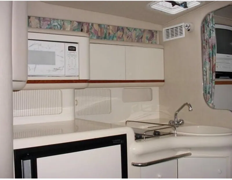 Slide: The Image of Sea Ray 330 Sundancer 1996 - 6