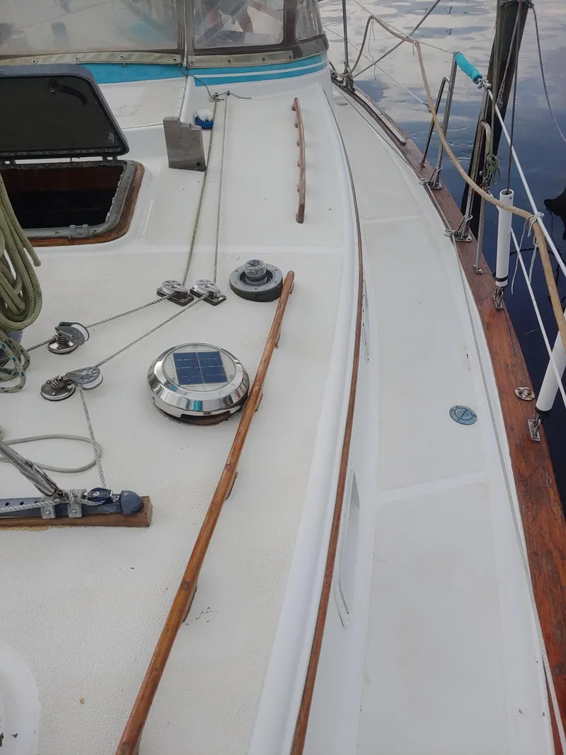 Slide: The Image of Endeavour Ketch 1981 - 9