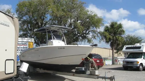 Slide: The Image of Boston Whaler Outrage 240 2006 - 0