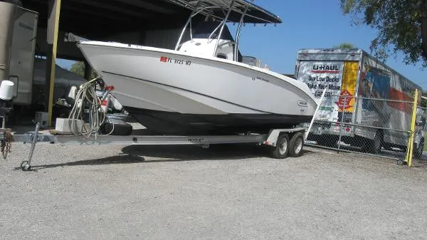 Slide: The Image of Boston Whaler Outrage 240 2006 - 1