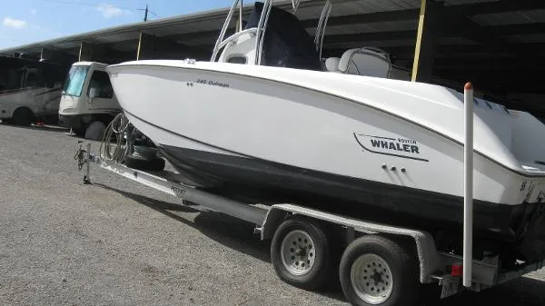 Slide: The Image of Boston Whaler Outrage 240 2006 - 2