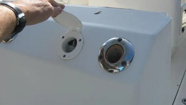 Slide: The Image of Boston Whaler Outrage 240 2006 - 5
