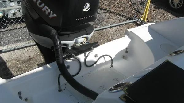 Slide: The Image of Boston Whaler Outrage 240 2006 - 6