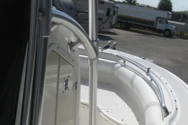 Slide: The Image of Boston Whaler Outrage 240 2006 - 7