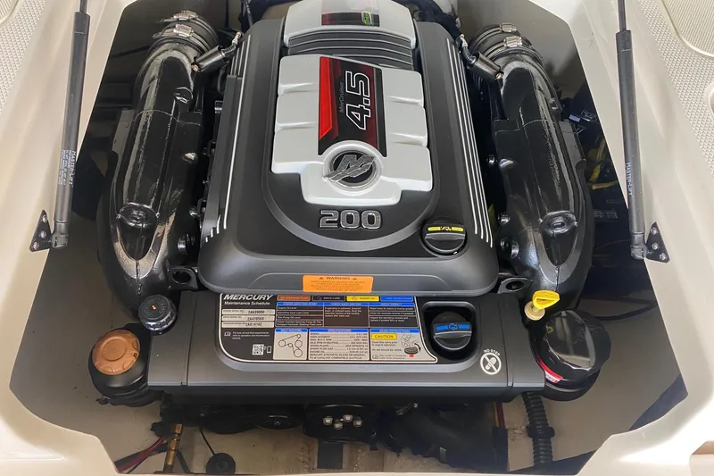 Slide: The Image of 2020 Chaparral 19 SSi boat engine, Mercury 4.5L, 200 horsepower. - 11