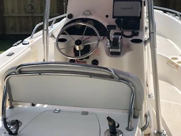Slide: The Image of Boston Whaler 210 Outrage 2002 - 4