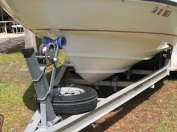 Slide: The Image of Boston Whaler 210 Outrage 2002 - 7