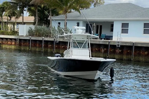 Slide: The Image of Regulator Marine 32 Forward Seating 2005 - 1
