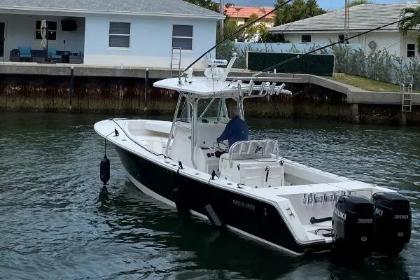 Slide: The Image of Regulator Marine 32 Forward Seating 2005 - 3