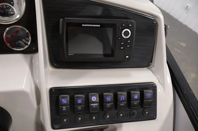 Slide: The Image of Control panel of 2021 Sylvan 8522 Mirage boat with Humminbird Helix 5 display. - 26