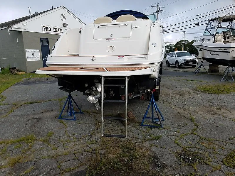 Slide: The Image of Sea Ray 240 Sundancer 2008 - 10
