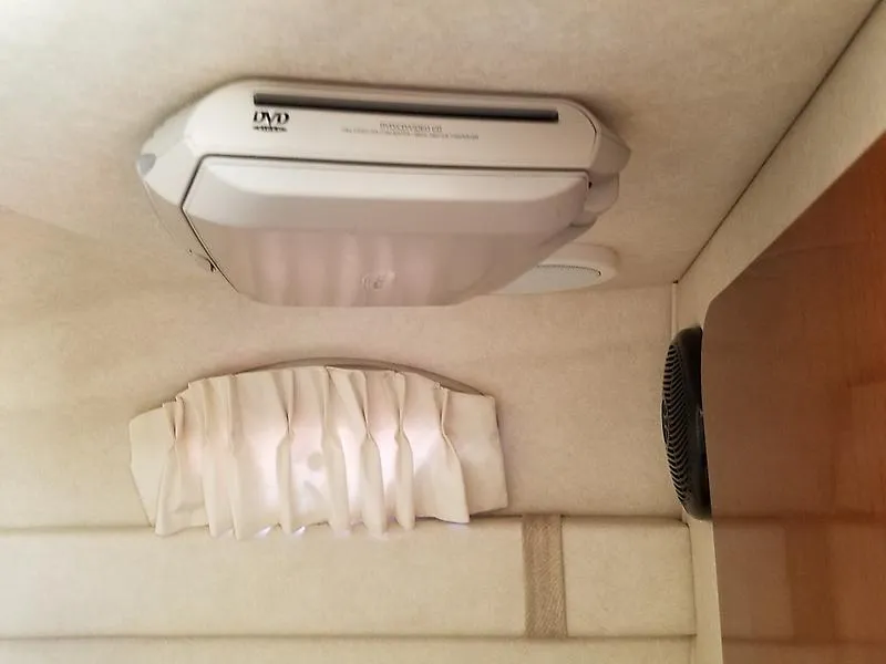 Slide: The Image of Sea Ray 240 Sundancer 2008 - 4