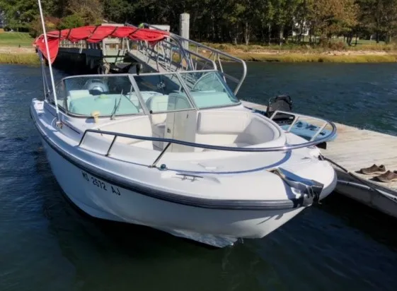 Slide: The Image of Boston Whaler Ventura 2001 - 3