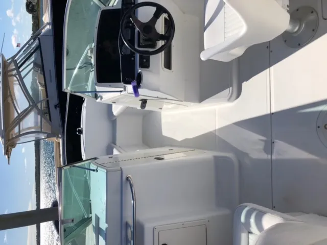 Slide: The Image of Boston Whaler Ventura 2001 - 7
