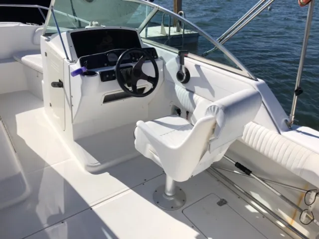 Slide: The Image of Boston Whaler Ventura 2001 - 8