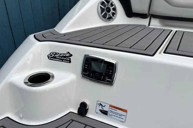 Slide: The Image of 2018 Yamaha Boats 212X deck with speaker, control panel, and cup holder. - 39