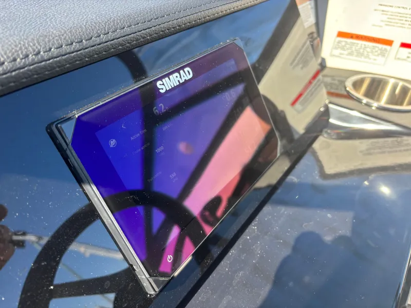 Slide: The Image of Simrad display on Sea Ray SPX 210 Outboard 2024 dashboard. - 38