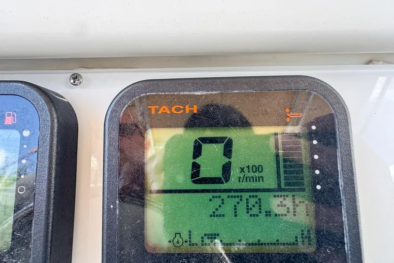 Slide: The Image of Tachometer display on a 2005 Sailfish 2660 CC boat, showing zero RPM. - 40