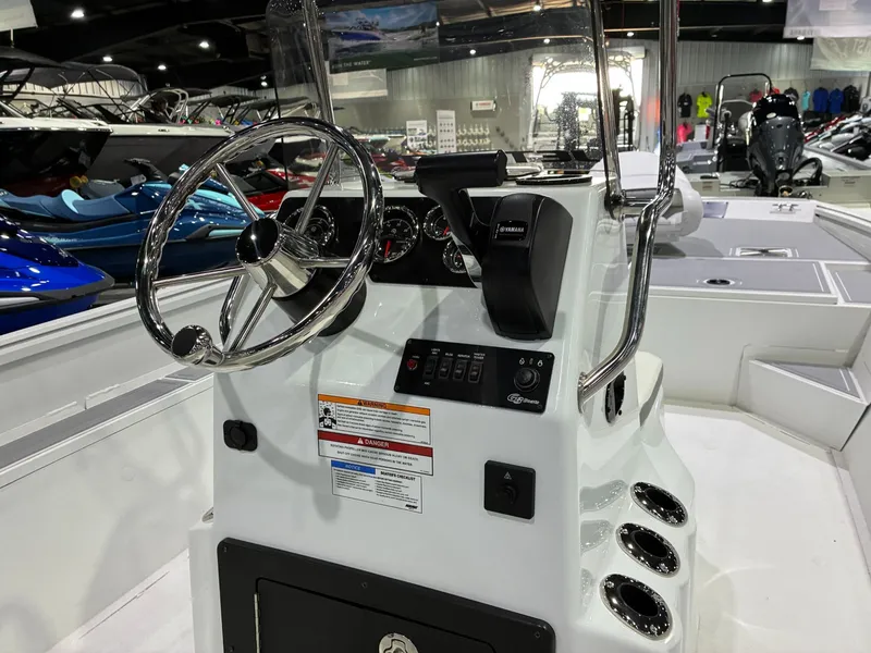 Slide: The Image of Steering console of G3 Bay 20 boat, model year 2026. - 9