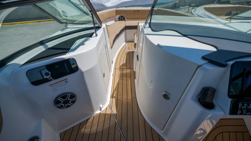 Slide: The Image of Sea Ray SDX 250 Outboard 2026 - 14