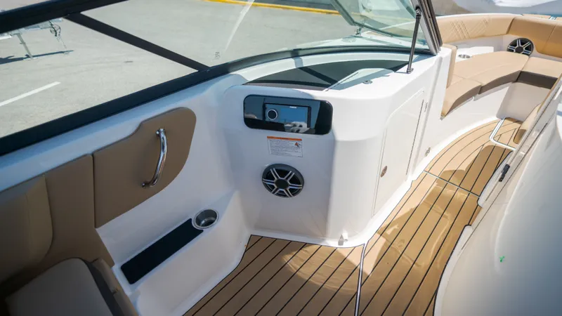 Slide: The Image of Sea Ray SDX 250 Outboard 2026 - 15