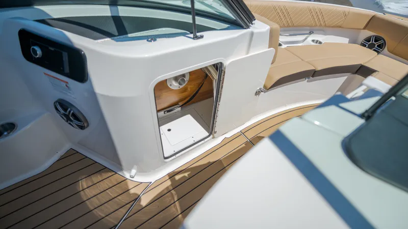 Slide: The Image of Sea Ray SDX 250 Outboard 2026 - 16