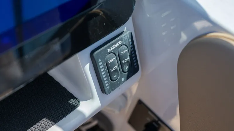 Slide: The Image of Sea Ray SDX 250 Outboard 2026 - 21