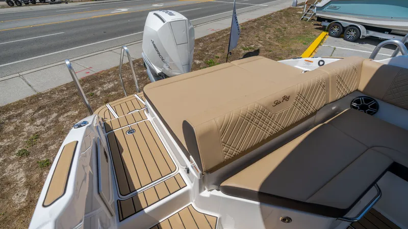 Slide: The Image of Sea Ray SDX 250 Outboard 2026 - 32