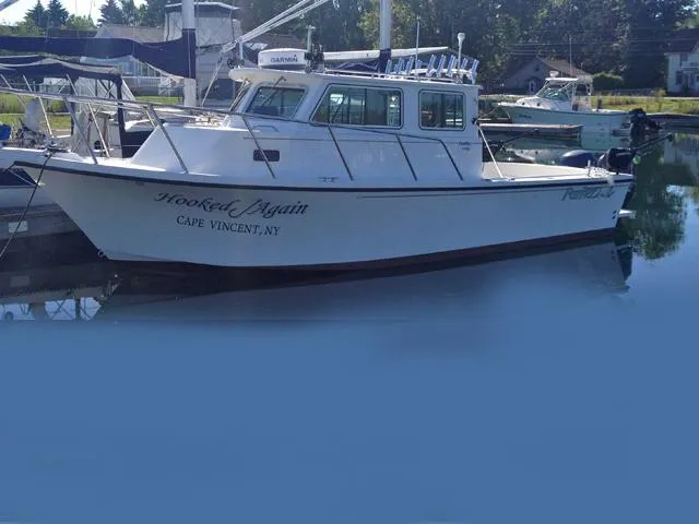 Slide: The Image of Parker Marine 2530 Extended Cabin 2014 - 0