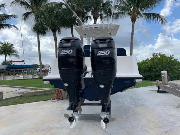 Slide: The Image of SeaVee 32 CC 2005 - 3