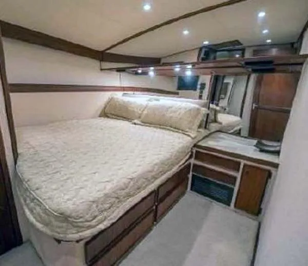Slide: The Image of Hatteras 52 Convertible 1985 - 11