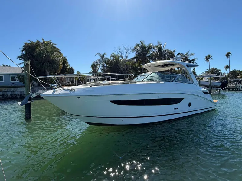 The Image of 2016 Sea Ray Sundancer 350 yacht on water, sunny day. - 0