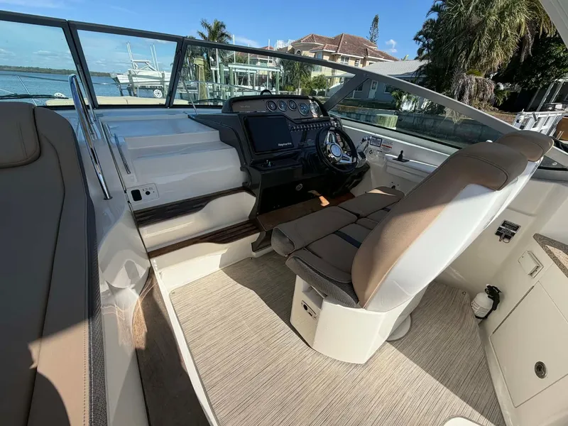 Slide: The Image of Interior of 2016 Sea Ray Sundancer 350 yacht. - 23