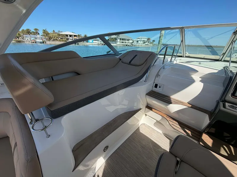 Slide: The Image of Interior of 2016 Sea Ray Sundancer 350 yacht. - 28