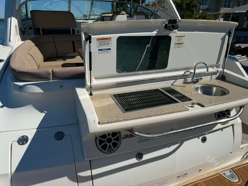Slide: The Image of 2016 Sea Ray Sundancer 350 boat with outdoor kitchen. - 42