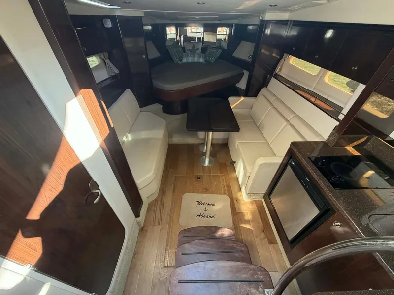 Slide: The Image of Interior of 2016 Sea Ray Sundancer 350 yacht. - 45
