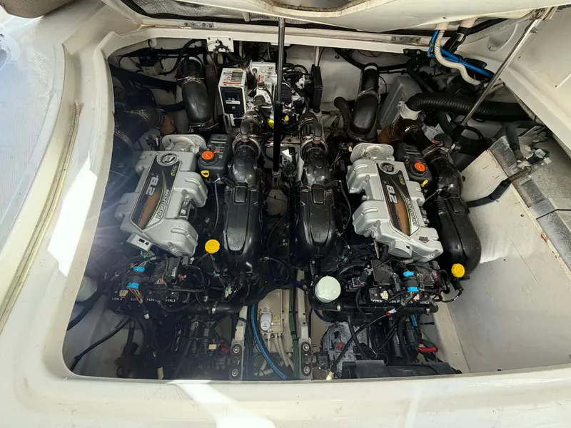 Slide: The Image of Sea Ray Sundancer 350 2016 - 58